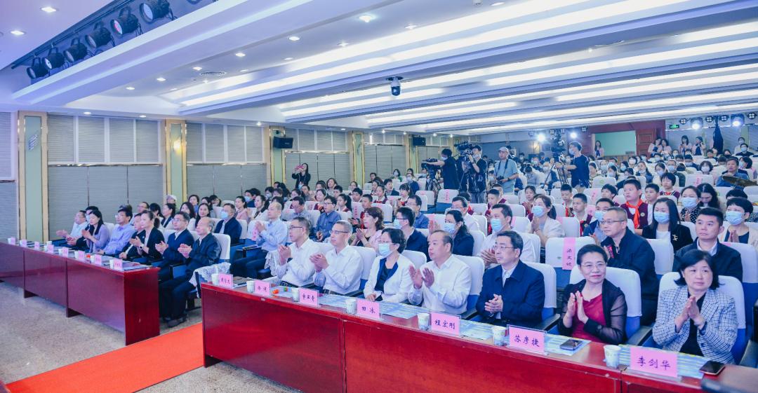 2025资料正版大全,探索未来，2025资料正版大全——知识价值的守护与利用之道