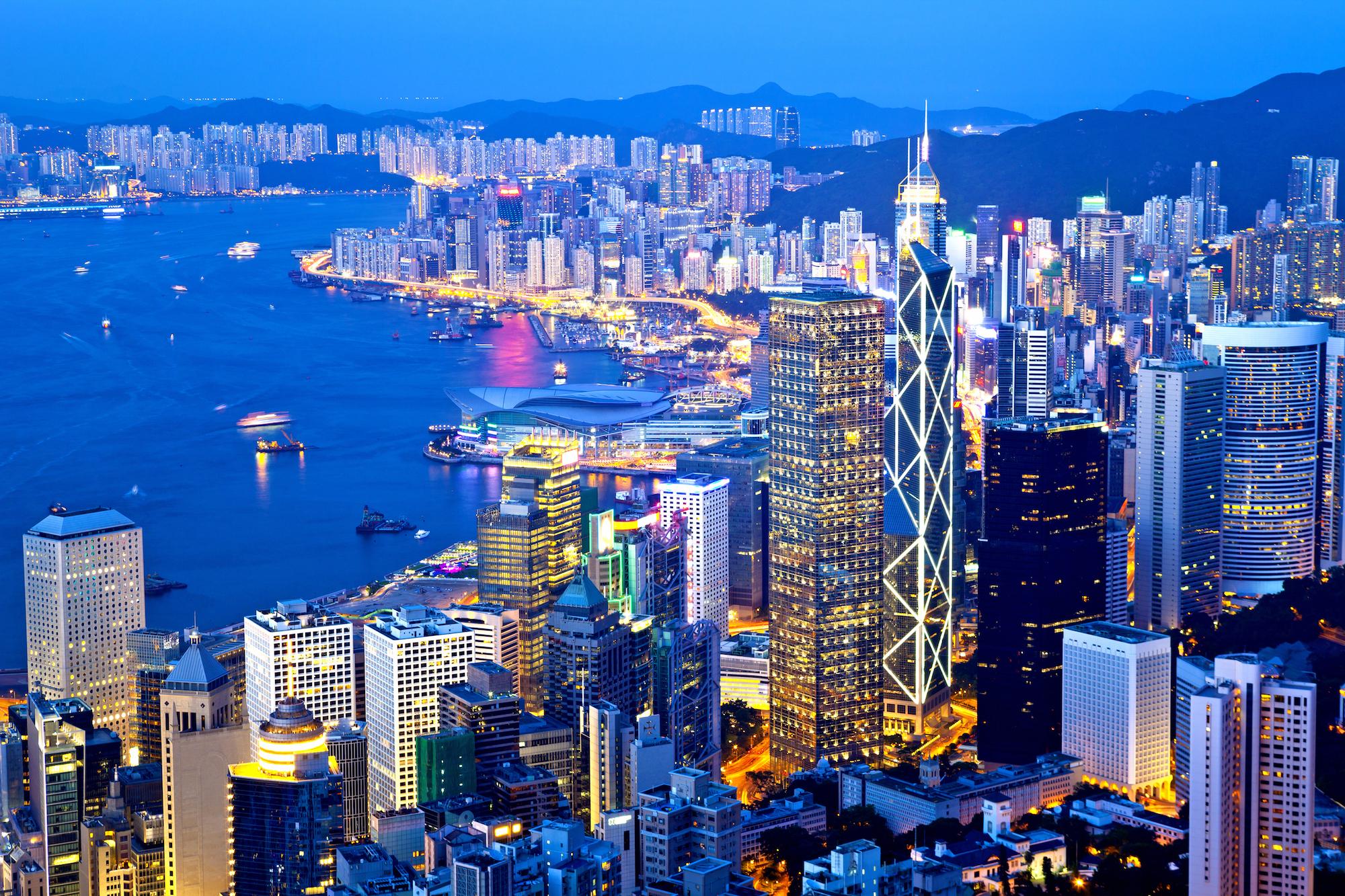 2025今晚香港开特马,香港特马盛宴，期待今晚2025年的精彩瞬间